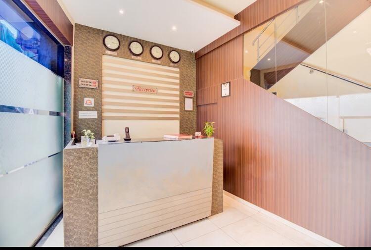 Hotel Emerald Near T2 International Airport Bombay Exterior foto